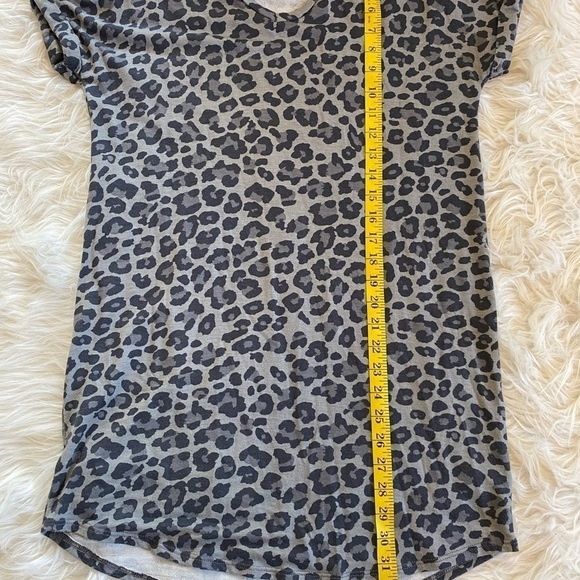 ANTISTAR~ Women’s Animal Print T- Shirt Dress V-Neck Loose fitting Rolled sleeve - Picture 7 of 7